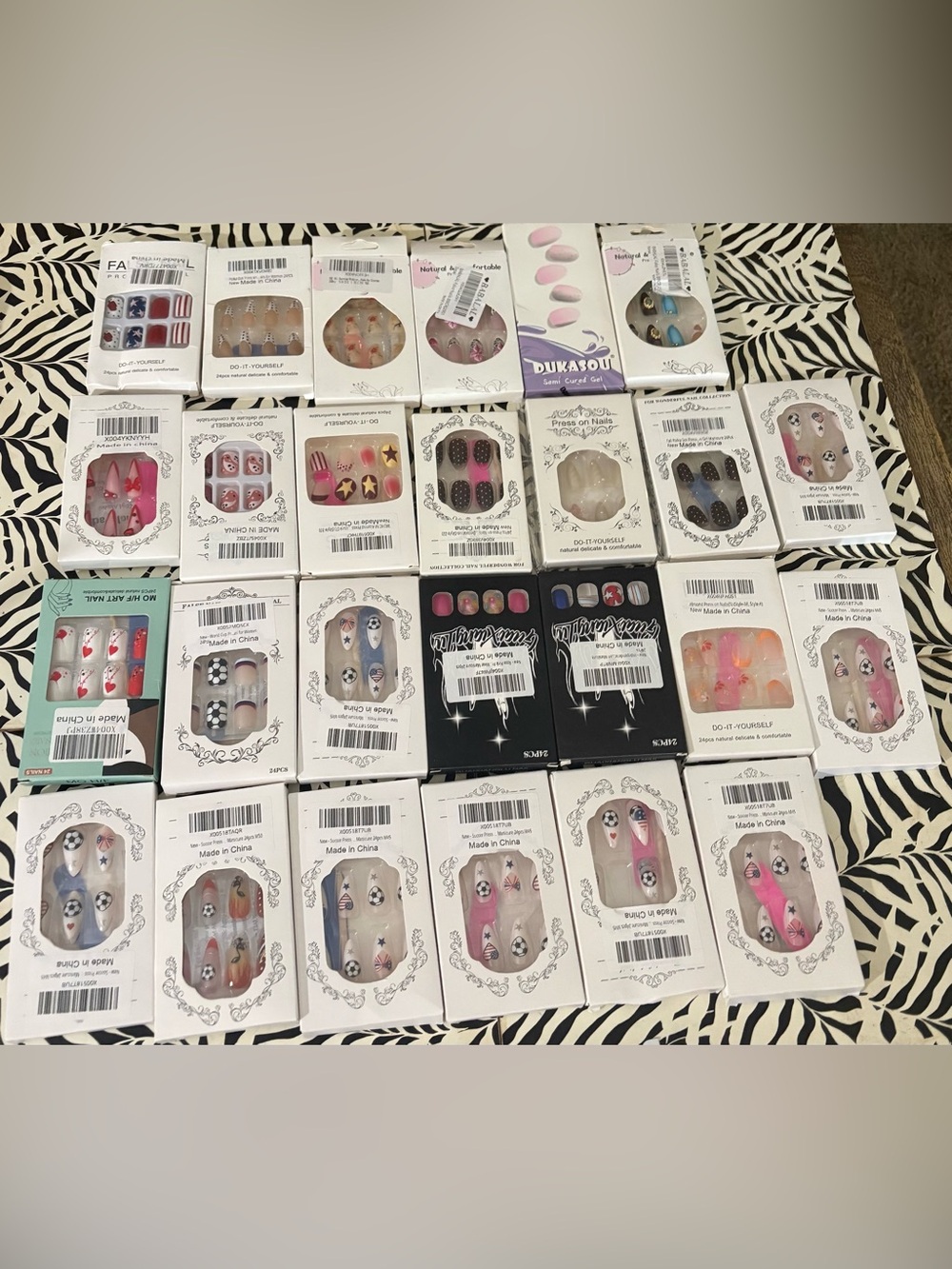 Set of 26 Source Unknown Assorted Press-On Nail Sets – Pink, Blue & Multicolor